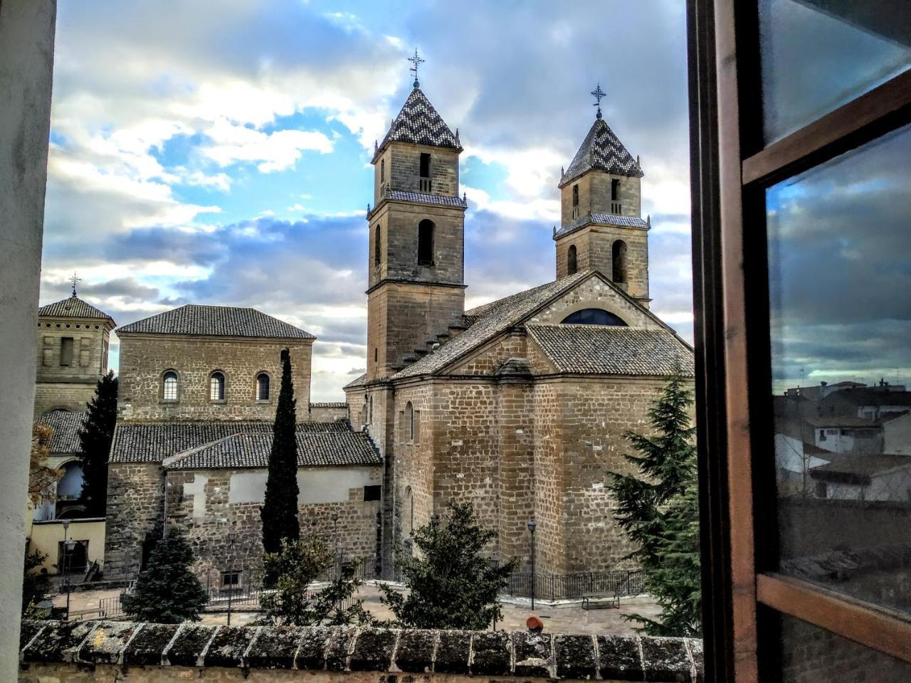 Apartamentos Sol Hospital Santiago Убеда Экстерьер фото