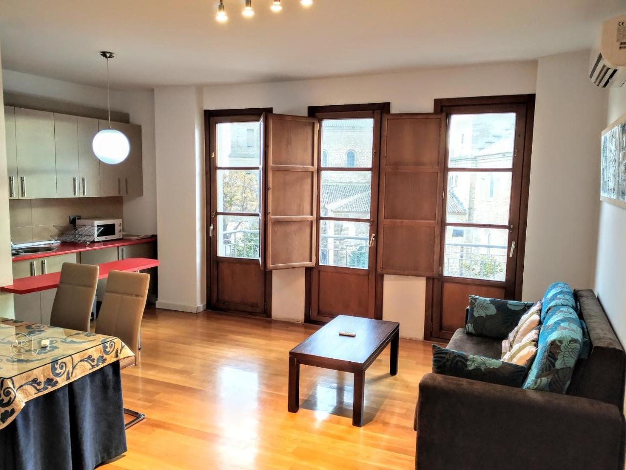 Apartamentos Sol Hospital Santiago Убеда Экстерьер фото